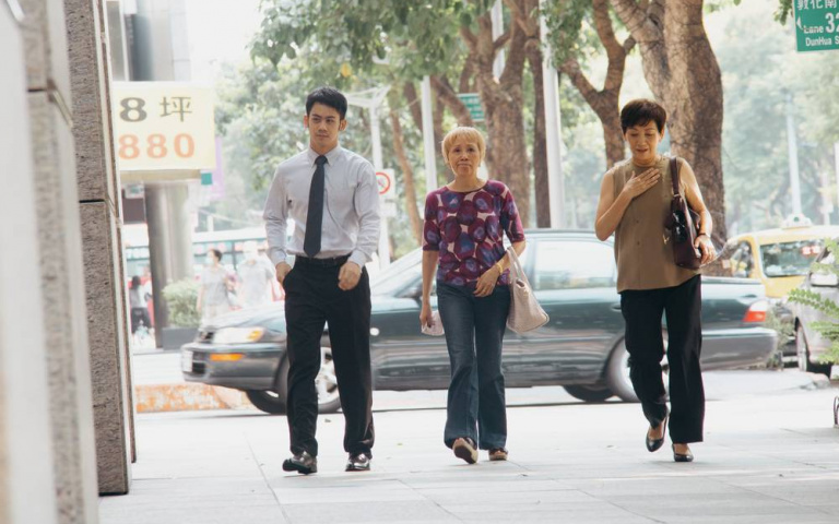寫給媽媽的情書！鮑起靜、寇世勳、柯佳嬿當起家人，《一家之主》母親節溫暖上映